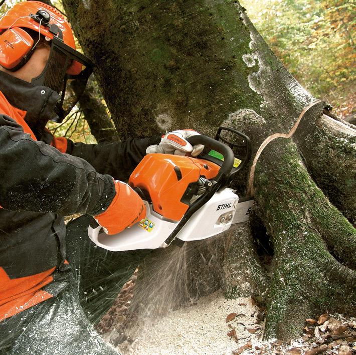 MS 441 - High power, low vibration professional chainsaw.