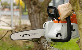 Lithium-ion chain saws