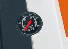 Pressure gauge and pressure / flow control