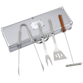Barbeque set in metal case Barbeque set in metal case
