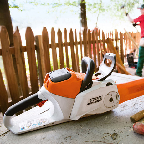 MSA 200 C-B battery and charger - MSA 200 cordless chainsaw: Emissions-free sawing for
