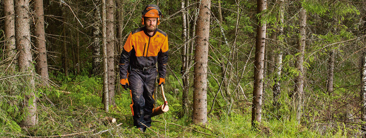 Arbeitsanzüge für die Forstwirtschaft