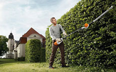 Cordless Li-Ion long-reach hedge trimmer