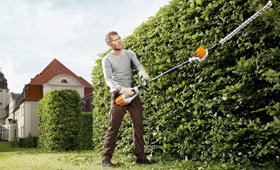 Stihl battery powered discount long reach hedge trimmer