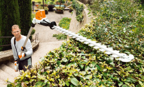 Cordless Long-reach Hedge Trimmers