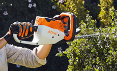 Compact cordless hedgetrimmer
